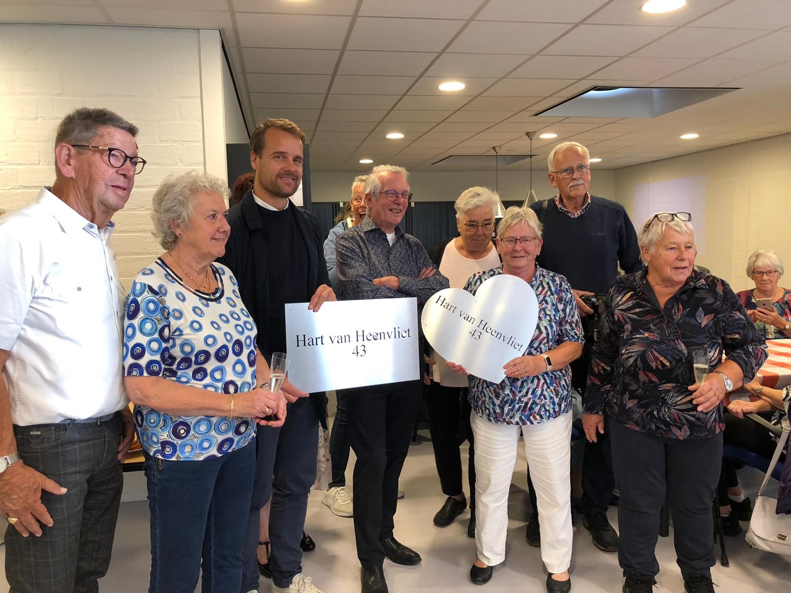 Foto opening clubhuis voor senioren Hart van Heenvliet